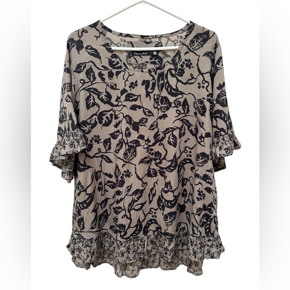 ✨ Tara Vao Flowy Top with ruffles made in Bali in large